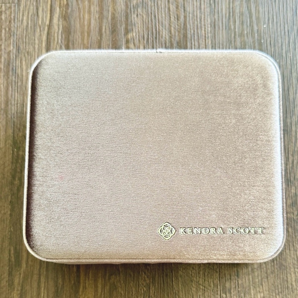 Kendra Scott Jewelry Case - Picture 5 of 6